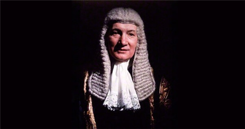 why wigs in court uk