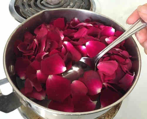 How to make rose water for hair at home 04